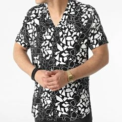 Coupon 🛒 Chemise A Manches Courtes CH22-114 Noir Blanc de KZR 😍 8 Coupon 🛒 Chemise A Manches Courtes CH22-114 Noir Blanc de KZR 😍 -KZR Soldes kzr 307742 CH22 114 20220308T135938 03