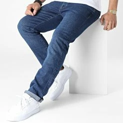 Offres 😍 Jean Regular 100 Bleu Denim de KZR 🔥 8 Offres 😍 Jean Regular 100 Bleu Denim de KZR 🔥 -KZR Soldes kzr 313508 KZR 103 BLUE BLACK 20220408T155518 03