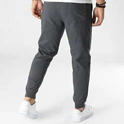 Grosses soldes 🎉 Pantalon Jogging D9141 Gris Anthracite de KZR 🤩 9 Grosses soldes 🎉 Pantalon Jogging D9141 Gris Anthracite de KZR 🤩 -KZR Soldes kzr 342073 D9141 ANTHRACITE 20221108T144633 04