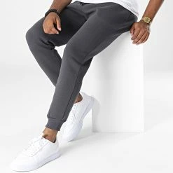 Offres 👍 Pantalon Jogging D9042 Gris Anthracite de KZR 🛒 -KZR Soldes kzr 342124 D9042 ANTHRACITE 20221027T161932 03